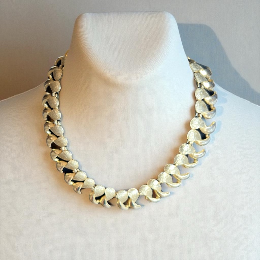 Euc~ Vintage Charel Handmade Gold Tone Choker Necklace.